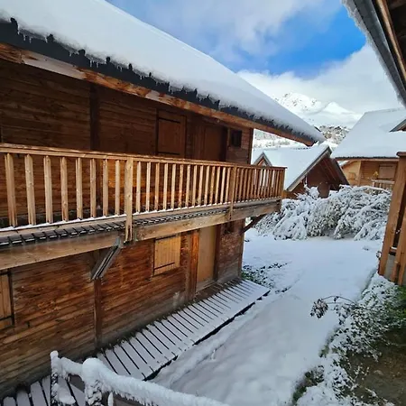 Au Pied Des Pistes